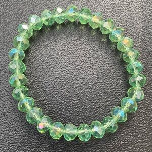 * Czech Crystal Peridot AB Bracelet 7”-8” stretchy NEW Gorgeous!